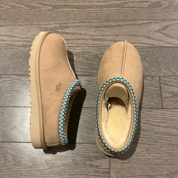 Ugg Tasman II Slipper  Color: Driftwood / White Pepper  big kids size - Picture 8 of 11